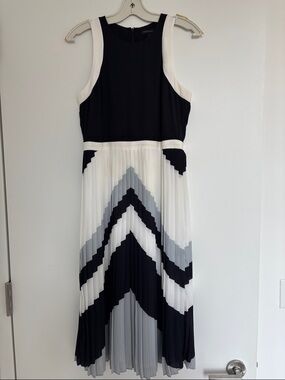 Banana Republic Black and White Chevron Pleated Midi Dress
